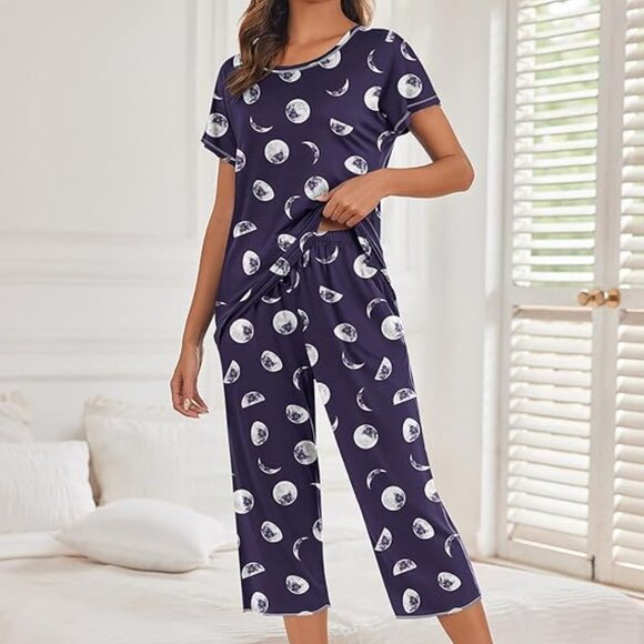 Women's Capri Pajama Sets Floral Print Short Sleeve Sleepwear Top and Capri Pant